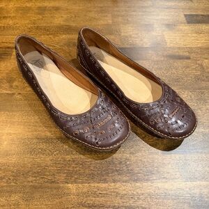 Clark’s Artesian Collection Brown Leather Women's Slip On Shoes - Size 7M